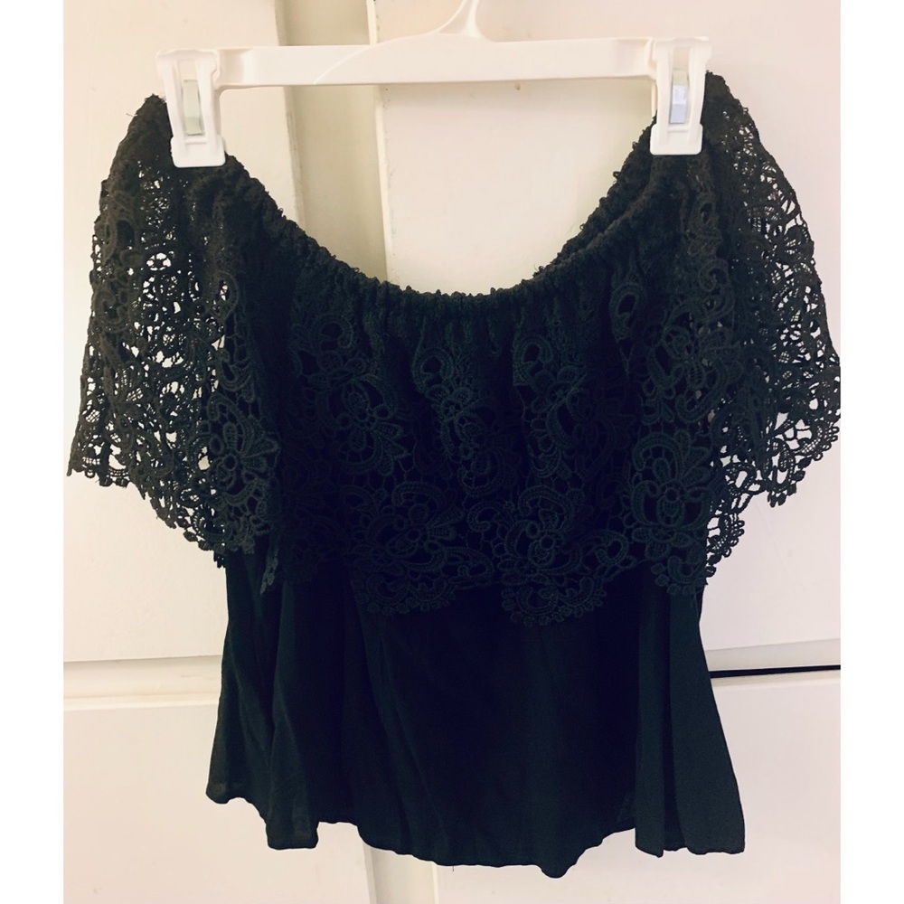 Off the shoulder top! Great for Summer!